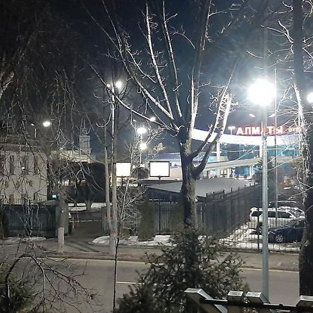Apartments On Ahmetova 4 Алма Ата Екстериор снимка