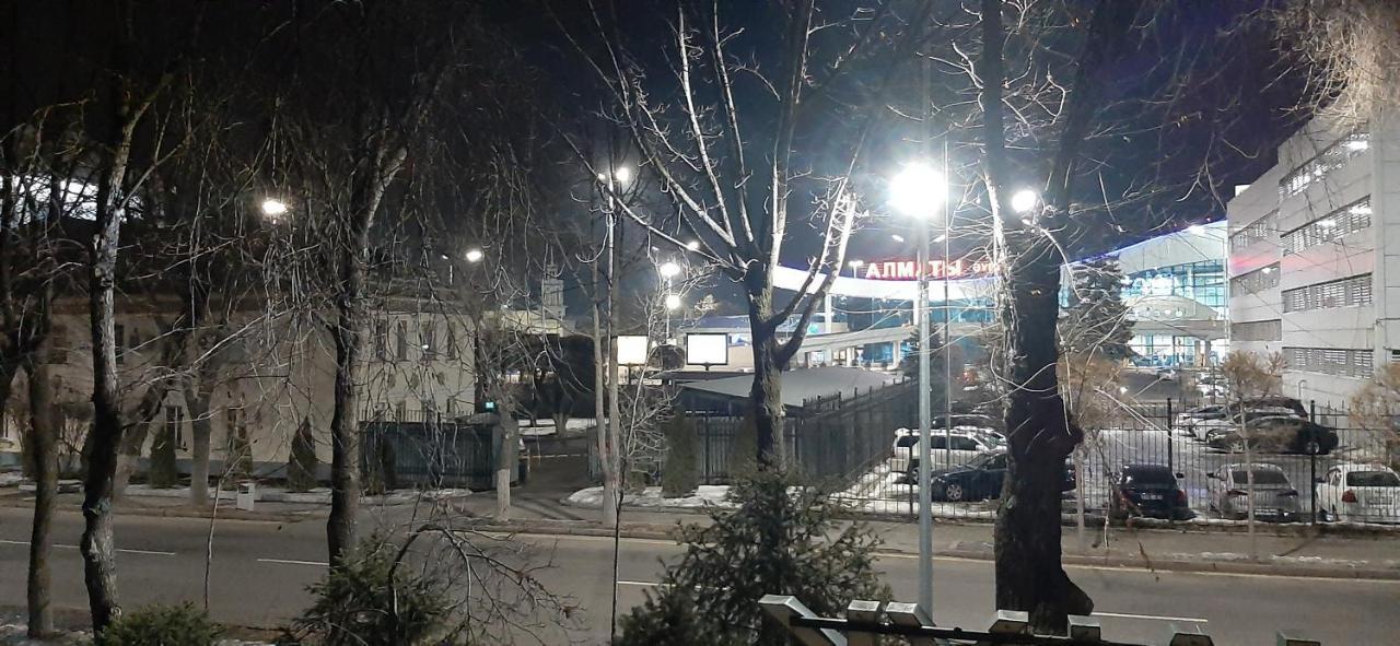Apartments On Ahmetova 4 Алма Ата Екстериор снимка